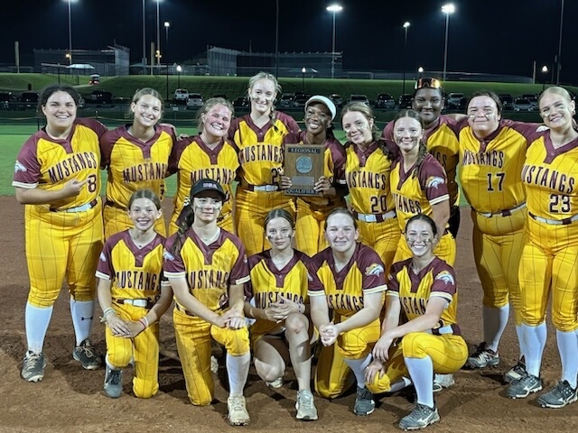 MAMustangSball's tweet photo. We are going to Oxford! Did it the hard way! Go Mustangs! @CatSchreiber26 @Breelyn_Paige31 @EmilyBurgreen4 @AllenAdair21 @MbhSoftball23 @myawestern8 https://t.co/c2MygEvFtr