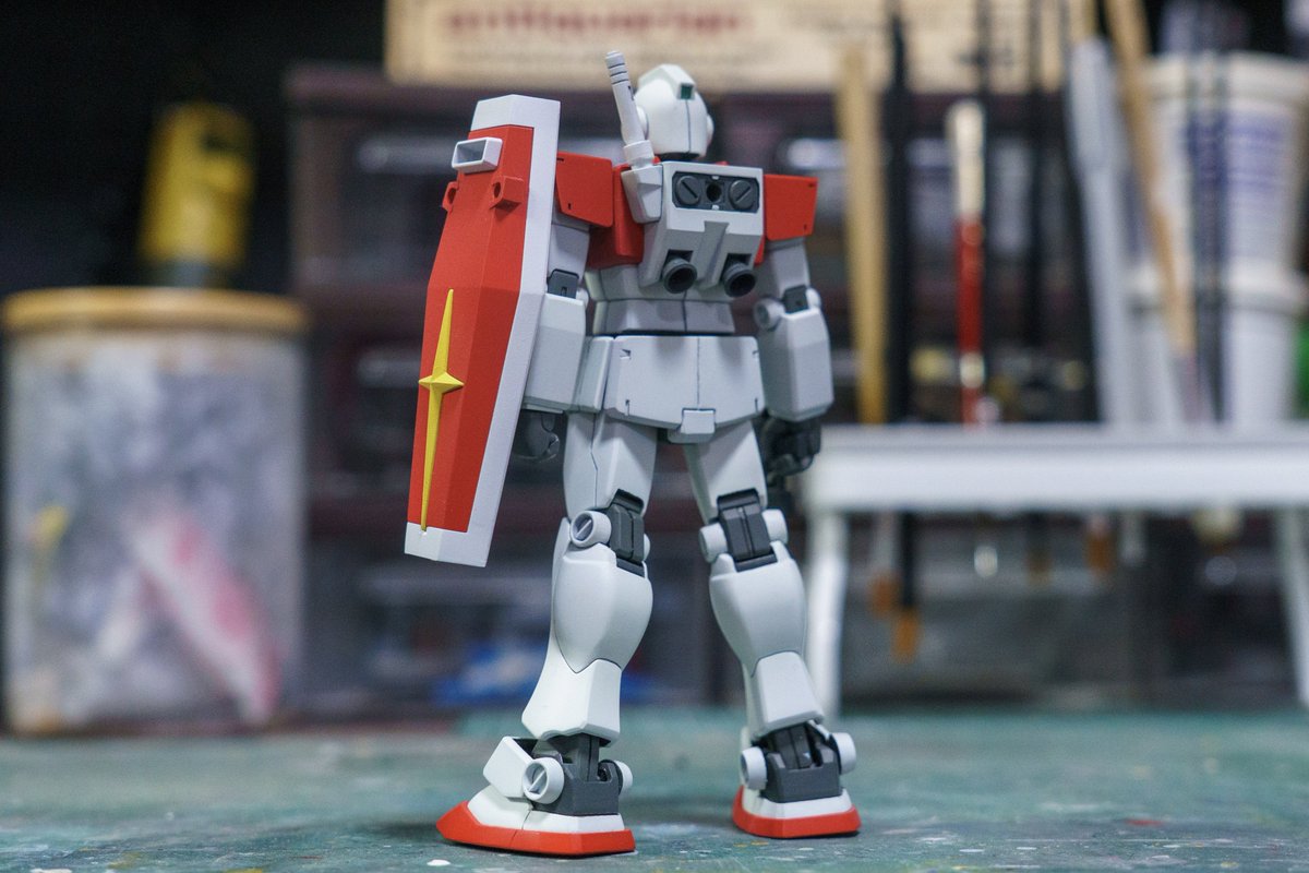 HGUC RGM-79 ジム　
完成しました。
どこからどう見てもただのジムです。

塗装はトップコート以外は水性塗料で行いました。