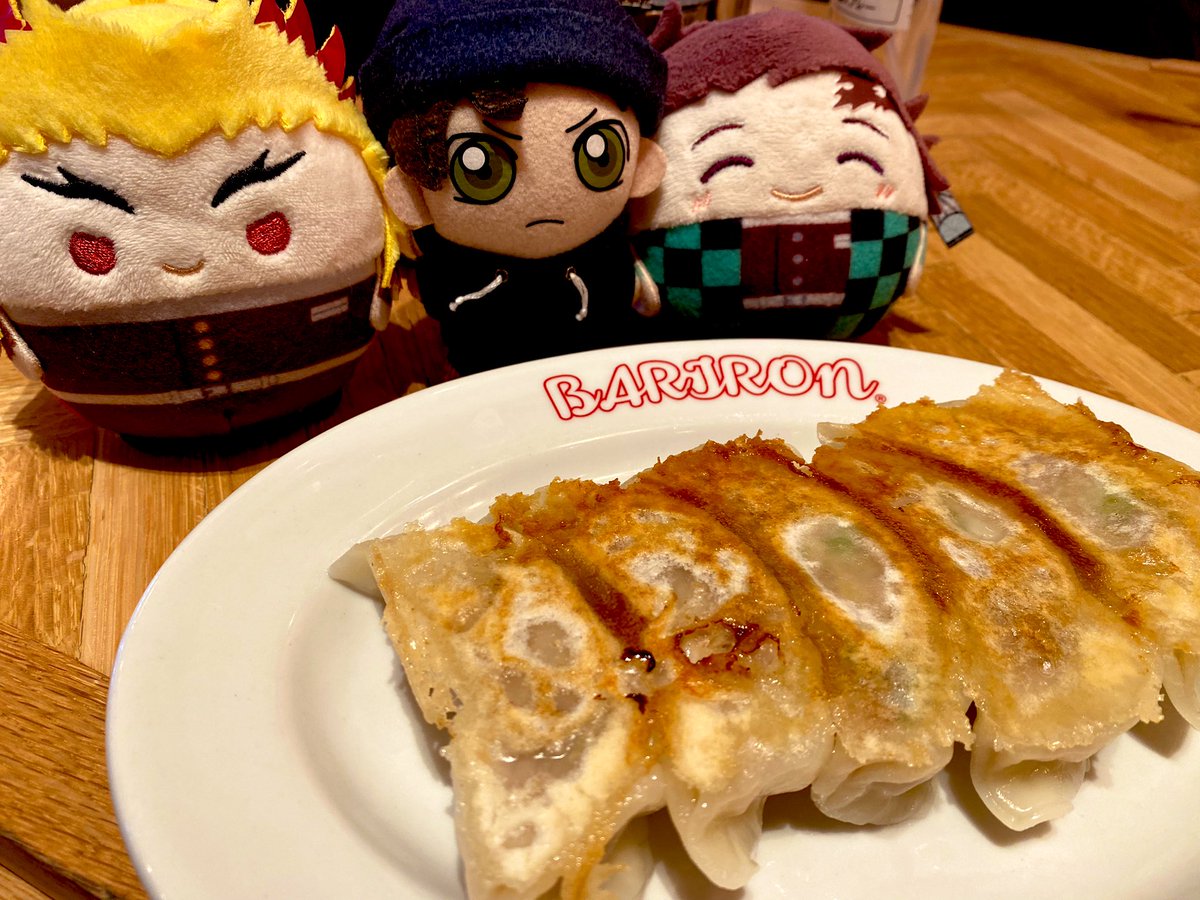 ( ⸝⸝◜ᴗ◝ ⸝⸝ )<あかぬいさん！これがうつのみや🥟です！
🚬<ホォー……これは……うまいな……