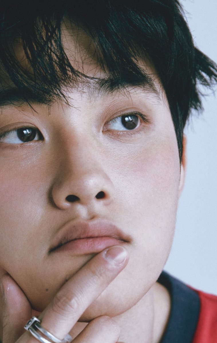 huge fan of kyungsoo pores and the way the light decides to scatter across the landscape of his skin