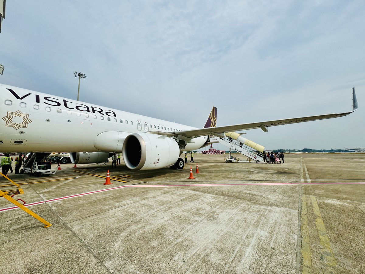 tweetpratikm's tweet photo. Long duty day today!!! Starting from Gods own country, Thiruvananthapuram. 
TRV BLR DED BLR. And Finaly deadheading home to Mumbai. All economy aircraft all the way!! #VTTYG. Flying time to Bengaluru is 55mins with a fuel uplift of 6.2 tons. Should be a fun day!! Let’s begin 💪😎 #vistara #airbus #a320Neo #lifeontheramp #cfm #leap1a #UK526