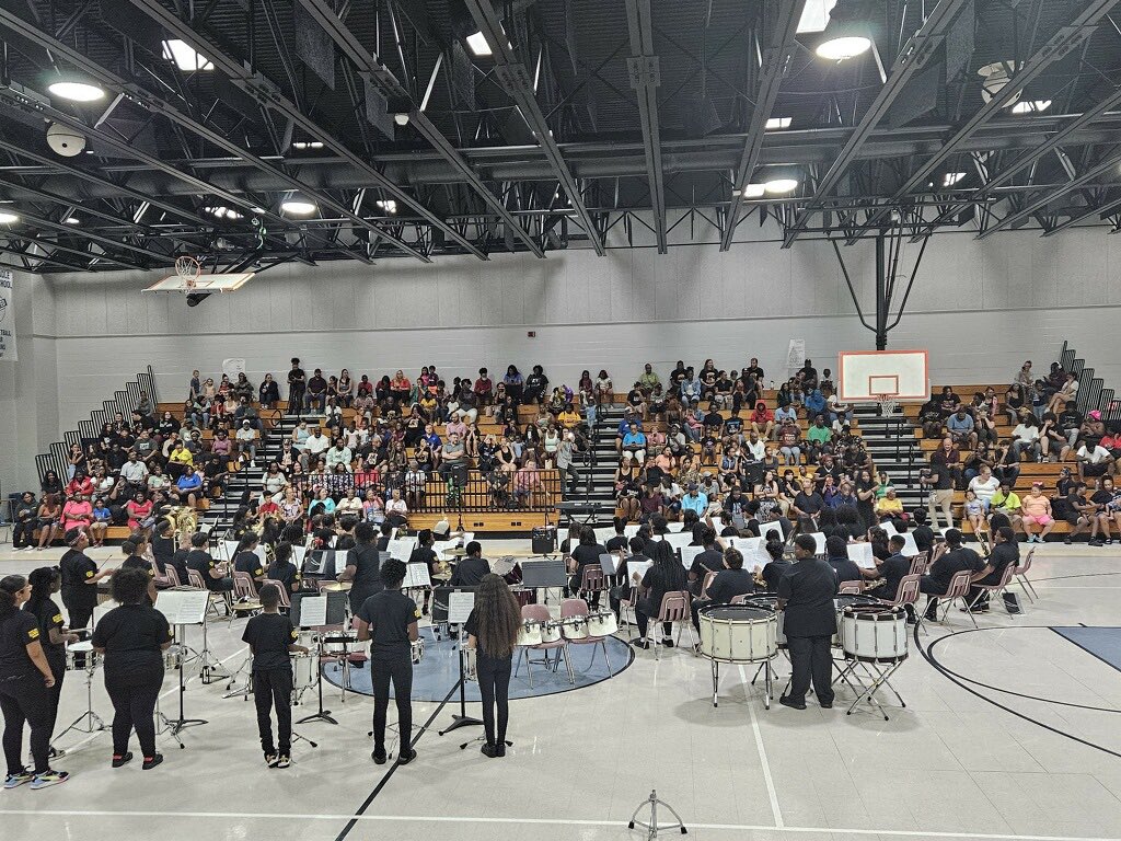 Kudos to Mrs. S. Miller and the band for a great show! 🥁🎶 #BandSummerConcert #WeAreMagnet @HillsboroughSch @SDHCMagnet