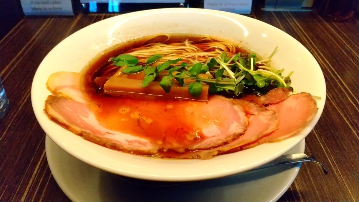ratatoskr6's tweet photo. 前から気になってた、緑ヶ丘にある三藤で中華蕎麦　熟成醤油を食べてみる。
そば、チャーシュー、メンマ共に美味し😀 https://t.co/33085R5j5N