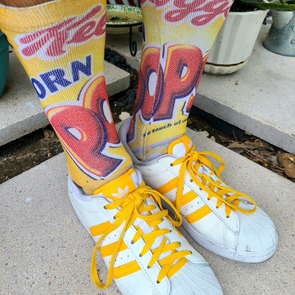 Kelloggs Corn Pops socks & adidas Superstar #cornpops #Kelloggs #oddsox @oddsoxofficial #cornpopssocks #popculture #ootd #sotd #socksofinstagram #adidas #classic #adidassuperstar #adidasclassic @adidas #shoesofinstagram #yesadidas #threestripes #threestripelife