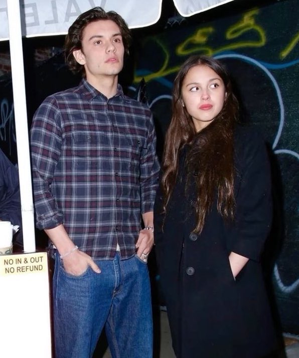 TMzOnRP's tweet photo. © #TMZOnRP ⟩ 𝗕𝗥𝗘𝗔𝗞𝗜𝗡𝗚 𝗡𝗘𝗪𝗦
Ainhara Thurman (@missoamerican) and Brooklyn Havertz (@karmxsupernxva) were seen at the Richard Rodger’s Theatre in New York watching #HamiltonRP alongside their friends. https://t.co/sfWi1qDxyt
