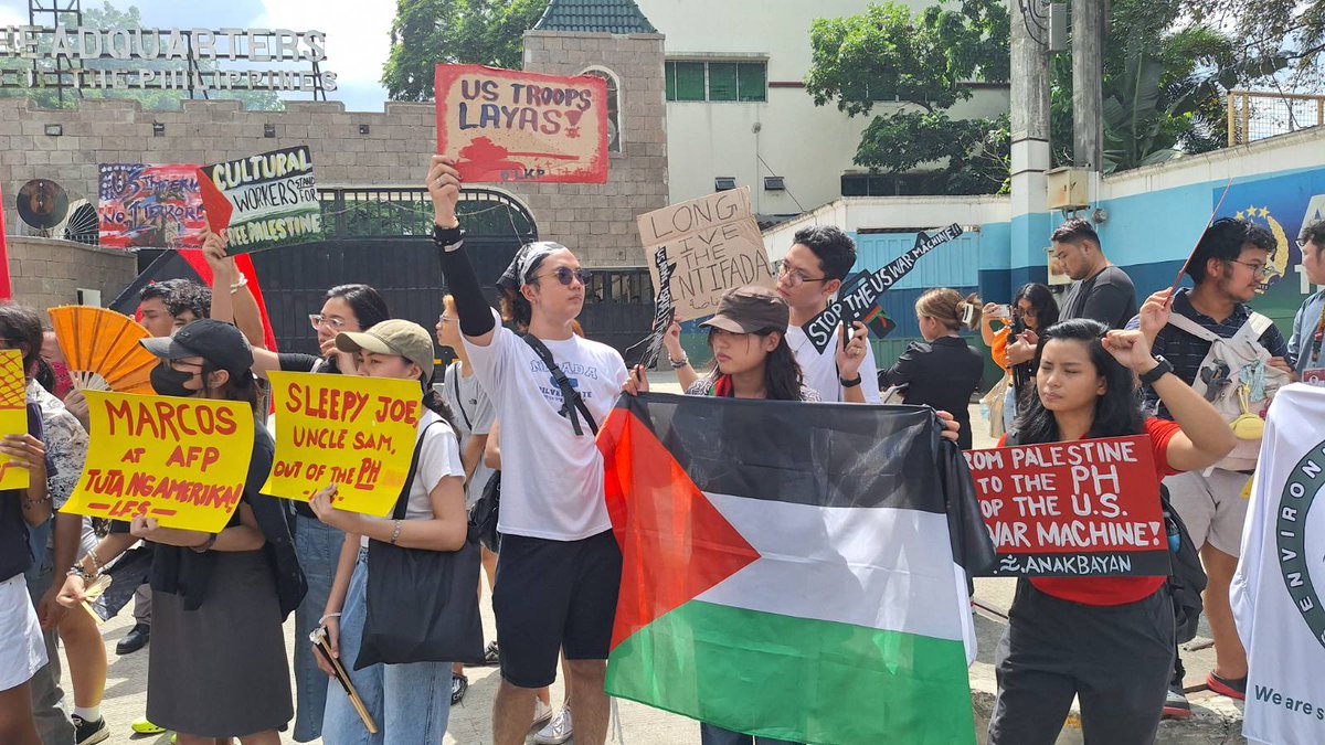 diwaVC's tweet photo. ICYMI: On the final day of Balikatan exercises, progressive groups take to Camp Aguinaldo to express their full condemnation of the United States and the oppression experienced worldwide due to its war provocations;  the genocide in Palestine &amp; war aggressions with China. https://t.co/wXDpQMRcwg