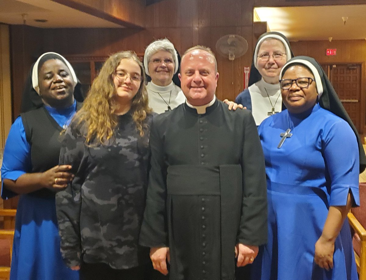 So wonderful to have the sisters join us for Mass on Ascension Day! (From left to right: Sister Martha, Maddy, Sister Mary Elizabeth Garrett, me, Mother Miriam, and Sister Jane. #AscensionDay #ACNA #Anglican #Catholic #AngloCatholic @StFrancisDallas @fwanglicans @The_ACNA
