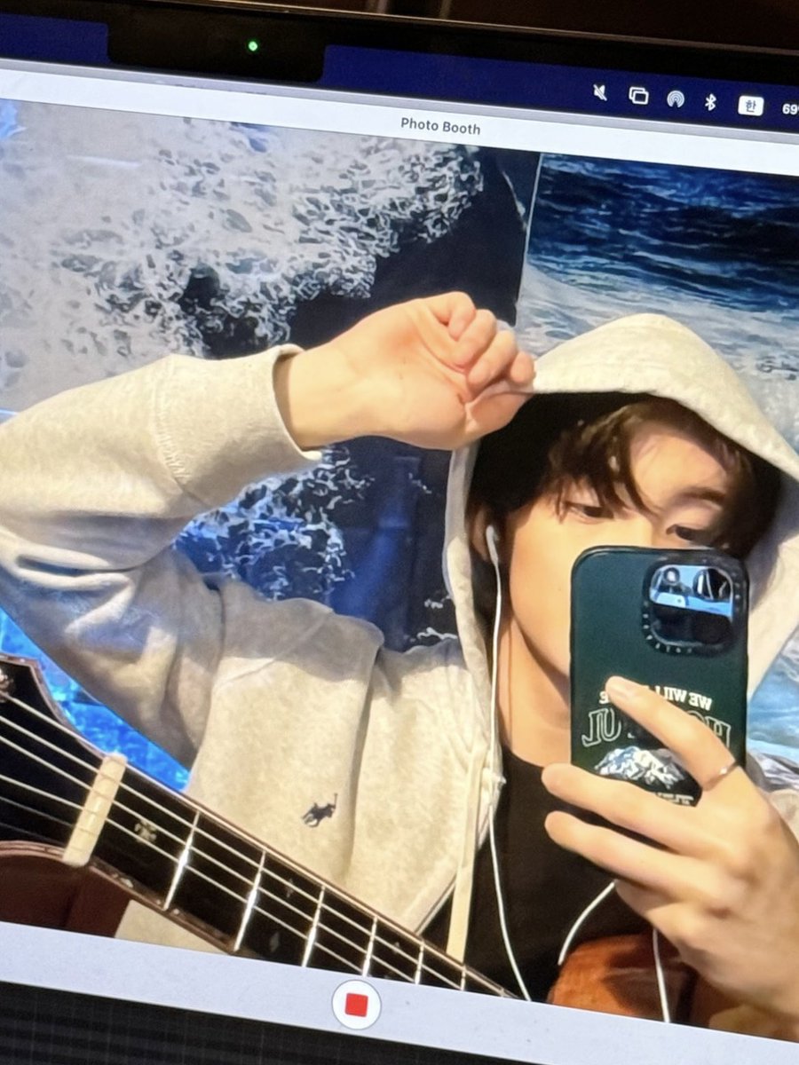 markonesmark's tweet image. 민형이 계정 보는데 이마크 아이돌이라 존나 다행이라는 생각 중임 데뷔 안 하고 걍 싸클에 작업한 거 올리고 인스타 1년에 피드 2개 캡션 없이 올리고 이랬으면 그를 더 알 수 없음에 레전드 정신병 걸렸을 것 같음

진짜 씨⃫발⃫ 모든 인류에게 감사합니다
여러분 모두 행복하세요 저는 행복합니다