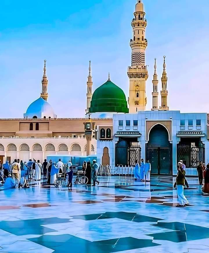 خدایا عشق محمدﷺ میں ایسا بھی مقام آئے
کہ سانس بعد میں آئے پہلے نبیﷺ کا نام آئے

میری حیات کے لمحے بسر ھوں کچھ ایسے
کبھی درودﷺ لبوں پر ہو تو کبھی سلامﷺ آئے...
آمین #خاتم_النبیین_محمدﷺ
