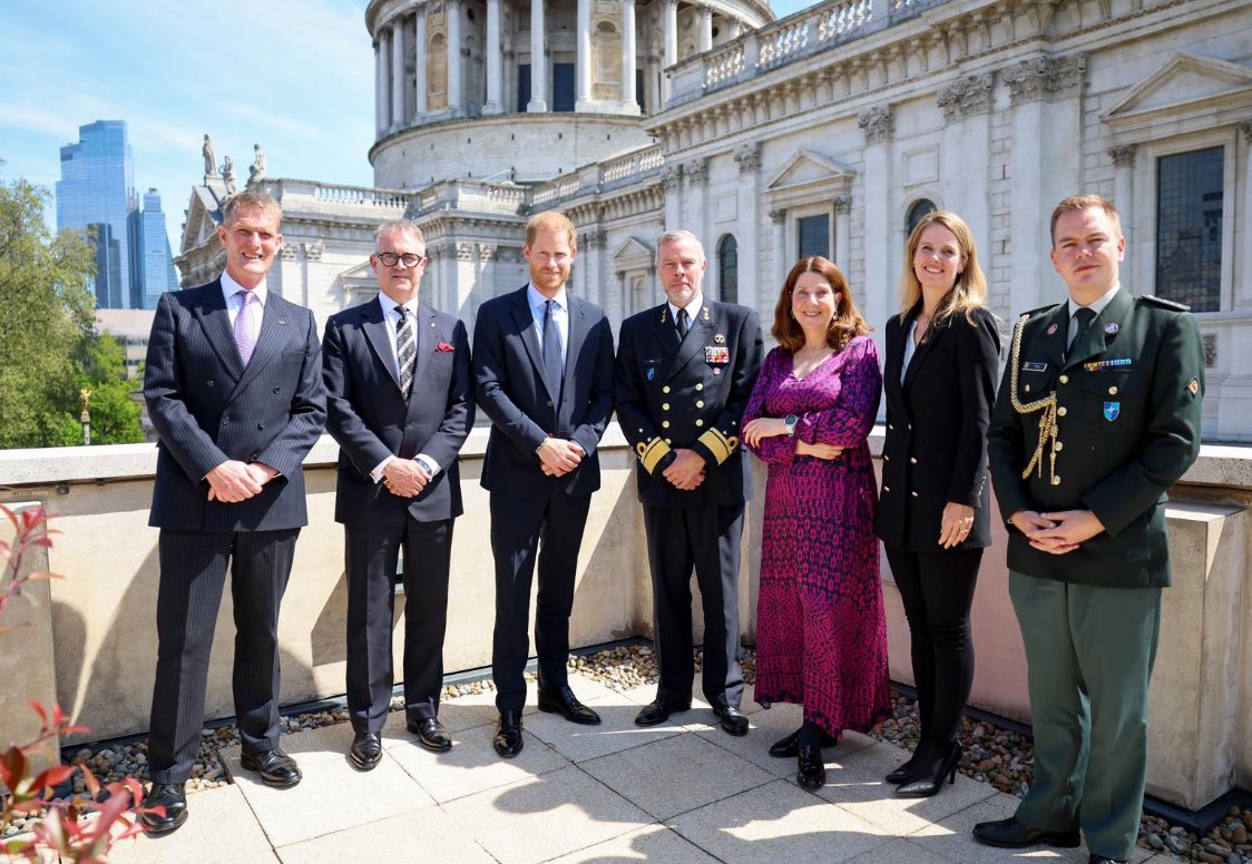 He never claimed to be a global statesman but he definitely is.

Prince Harry & the Chair of the NATO Military Committee, Admiral Bauer

#PrinceHarry 
#InvictusGames10