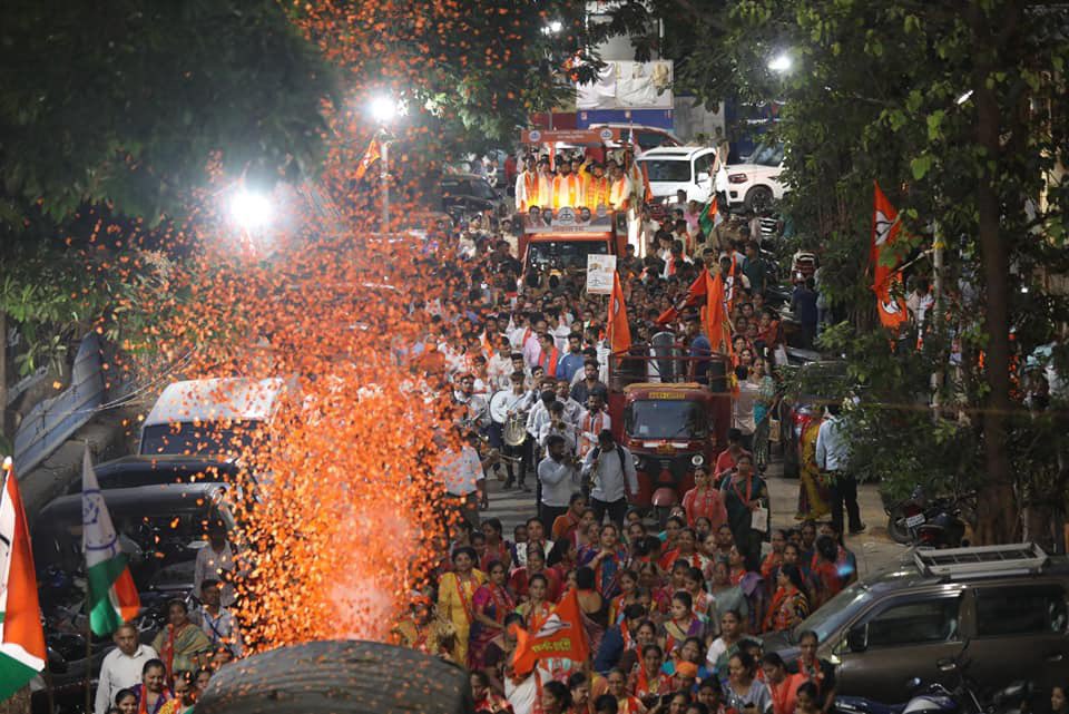 जय श्रीराम... आवाज कुणाचा शिवसेनेचा... अब की बार...चारसो पार'... च्या घोषणांनी आसमंत दुमदुमला होता. पंतप्रधान नरेंद्र मोदीजी यांचे हात बळकट करण्यासाठी महायुतीच्या उमेदवाराला प्रचंड बहुमताने विजयी करावे असे आवाहन करतानाच 'पहली बार, नरेश म्हस्के खासदार'... अशा घोषणाही यासमयी…