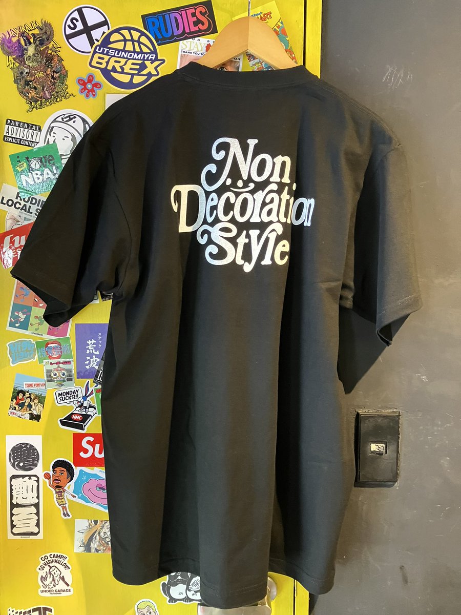 CLOVERS_STORE's tweet photo. バックプリントのロゴが印象的なデザイン✨
色もモノト��ンで大人かっこいいTシャツです！

BACK NONDECORATION STYLE TEE
M/L/XL/XXL ¥3,000-(+TAX) https://t.co/XFNdtt9F0o