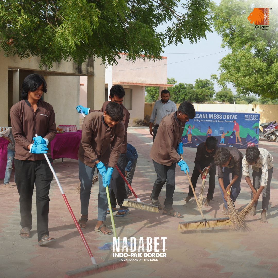 VisitNadabet's tweet photo. Team #Nadabet conducted a #CleanlinessDrive, drawing commendable participation. This initiative successfully highlighted the collective responsibility to maintain #cleanliness and preserve #environmental standards.
#event #eventpost #visitnadabet #SwachhBharat #gujarattourism https://t.co/jQO872VoGo