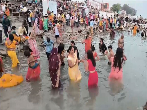 People celebrate #AkshayaTritiya with fervour, take holy dip in Sarayu River