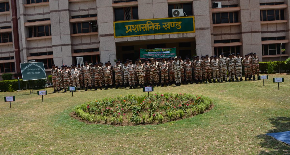 Swachhta drive conducted by Support Battalion #ITBP Karera, Shivpuri(MP) inside the campus under the aegis of 'Mission lifestyle for environment'. #HIMVEERS #Mission_Life
