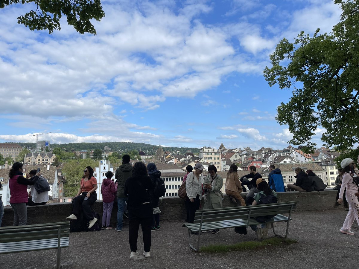 redtestwine's tweet photo. #Zürich เมื่อวาน คนหลามไหล เดินตามหา #CaptainRi ไม่เจอนะ 😂
#พาเที่ยว #Lindenhof #Zürich https://t.co/nExxaiLV5F