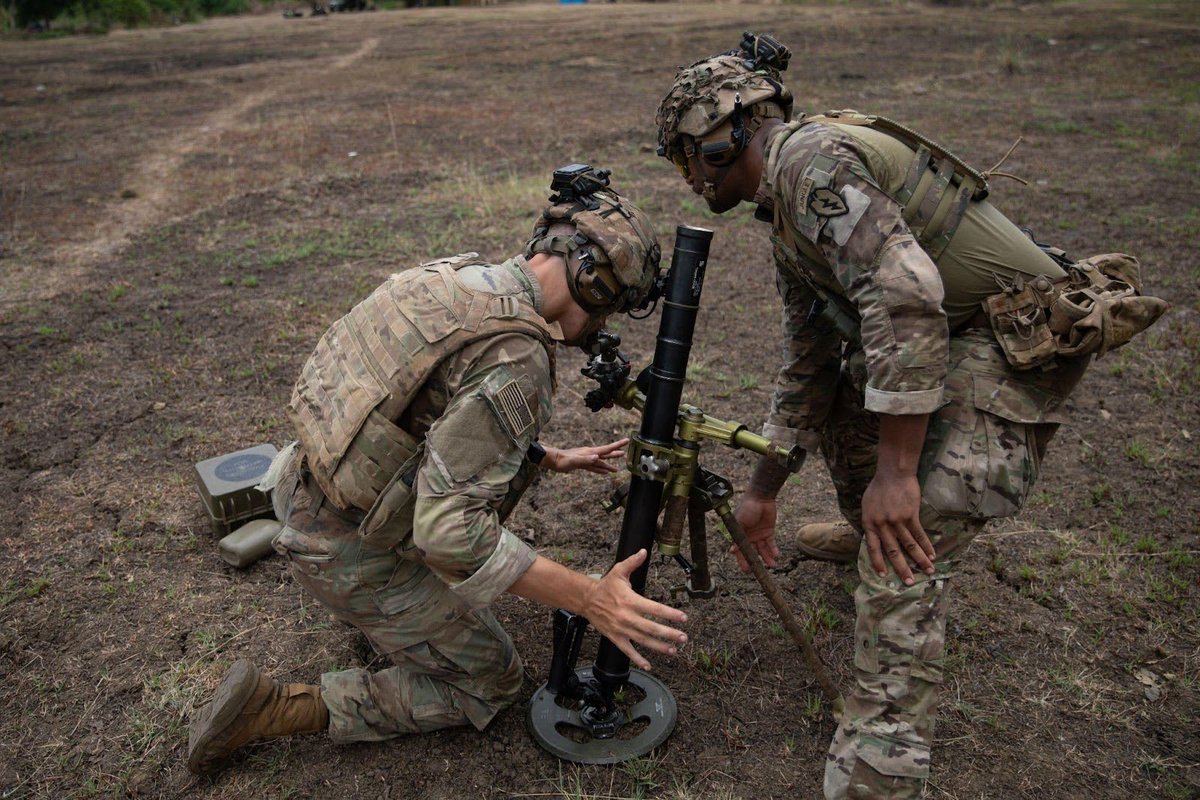 ⚡ Hang it! ⚡ Recently in the #Philippines, #Lightfighters conducted a M224 60mm lightweight mortar range alongside our #FriendsPartnersAllies from the @yourphilarmy during #ExerciseBalikatan24.