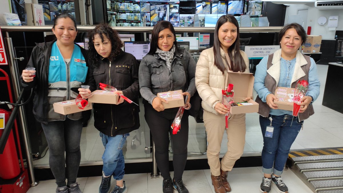 LimaTransportPE's tweet photo. #DíaDeLaMadre Saludamos a todas nuestras mamitas del #CGC @ATU_GobPeru @MTC_GobPeru y del Perú.

El Día de la Madre comienza durante el gobierno de Augusto B. Leguía, cuando un grupo de estudiantes de la @UNMSM_ se reunieron en el centro ‘Ariel’ y decidieron celebrar a mamá. https://t.co/FlnMjkHvrF