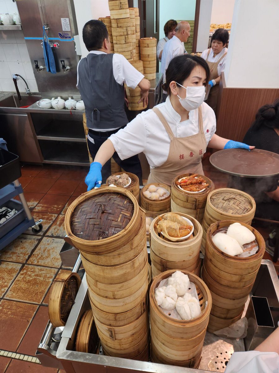 Bloomberg (@business) on Twitter photo It doesn’t get more Hong Kong than century-old Lin Heung Lau in Central. <a href="/frostyhk/">Richard Frost</a> reviews the legendary dim sum restaurant that just reopened — just prepare to put up a good fight: trib.al/55HjKBv
Subscribe to Hong Kong Edition for more reviews: trib.al/QnoBiuy It doesn’t get more Hong Kong than century-old Lin Heung Lau in Central. <a href="/frostyhk/">Richard Frost</a> reviews the legendary dim sum restaurant that just reopened — just prepare to put up a good fight: trib.al/55HjKBv
Subscribe to Hong Kong Edition for more reviews: trib.al/QnoBiuy