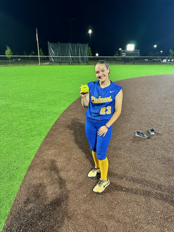 Bomb 💣 #6 on the season for <a href="/brothers_cayla/">Cayla Brothers</a> in tonight’s Regional Tournament win over Glecoe #toasted