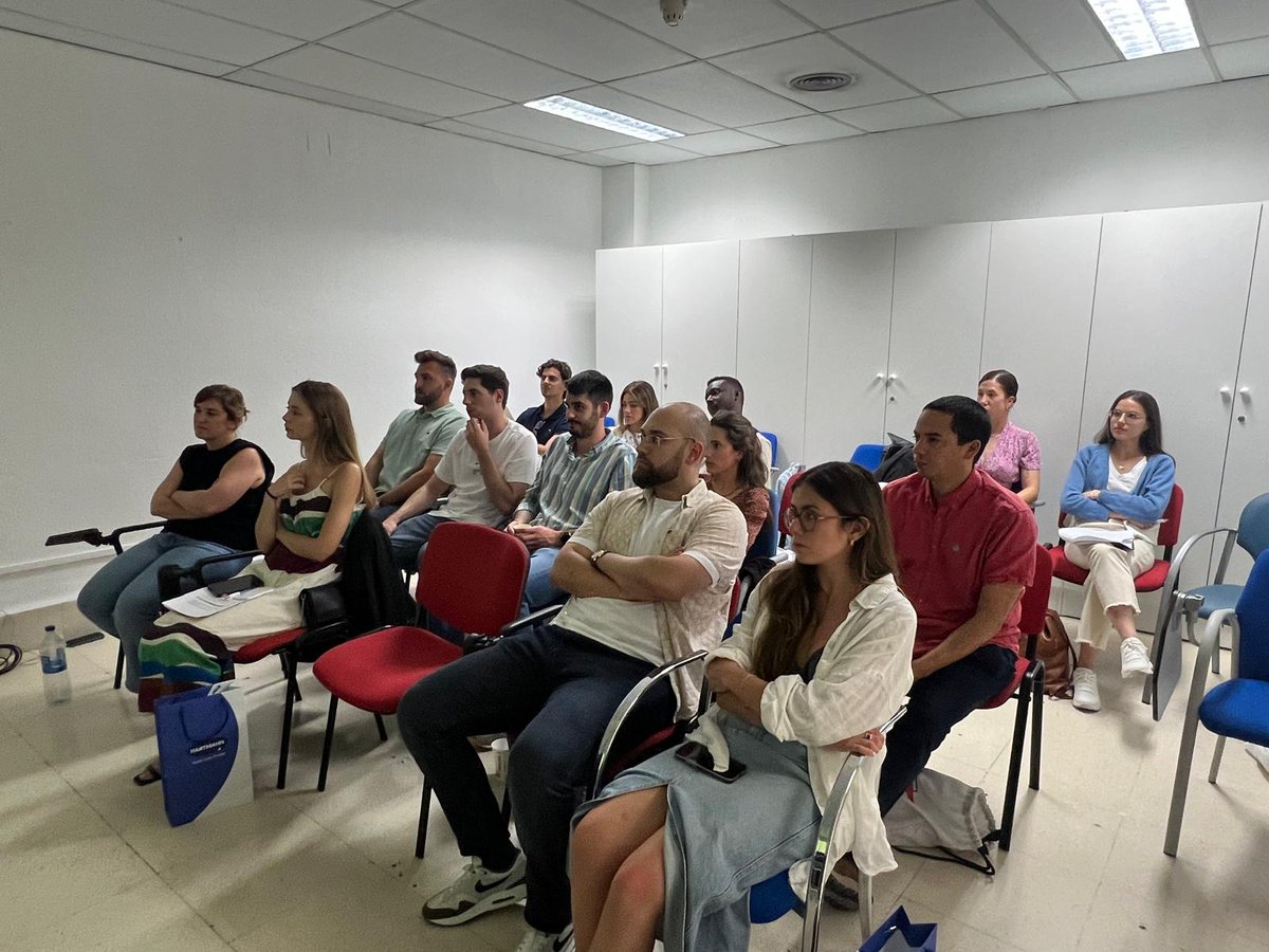 aecirujanos's tweet photo. Hoy finaliza el curso de urgencias para residentes celebrado en @HUVV_SAS y dirigido por @RNCsantander y @DraRGomezPerez  con una jornada  de gran valor y muy bien aprovechada. Muchas gracias a todos 
@StcuaeC https://t.co/U1KSP1xpoX
