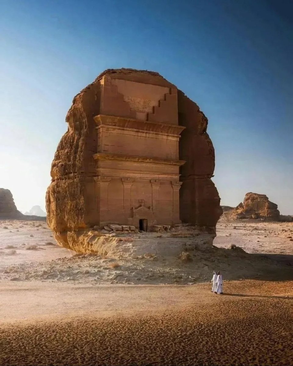 The tomb of Qasr Al-Farid from the Nabatean kingdom of the 1st century AD is still a mesmerizing architectural monument after enduring the desert erosion and human conquest for nearly 2 millenia...