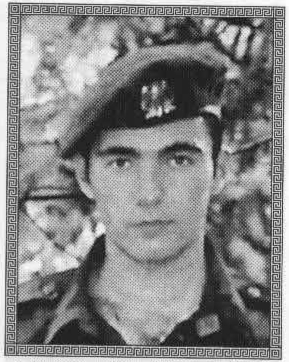Данас се сећамо граничара Ивана Богосављевића из Рибара код Крушевца, припадника 53. граничног батаљона Војске Југославије. Погинуо је 11. априла 1999. године у борби са шиптарским терористима у рејону карауле Кошаре. Имао је 20 година. Српски Херој! Слава му! Херој Кошара! 🫡🇷🇸