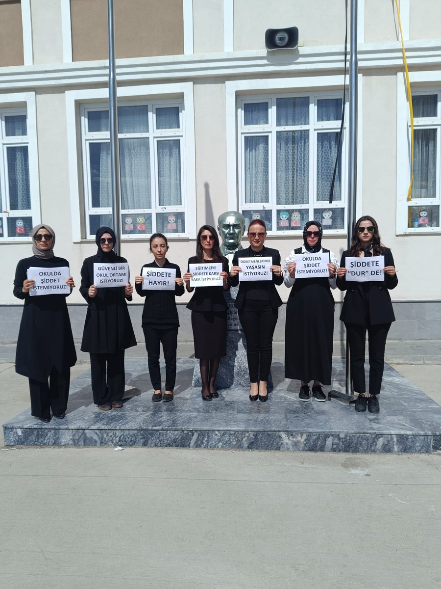 kyasibell's tweet photo. #ÖğretmenTekYürek https://t.co/JcoxJD6COM