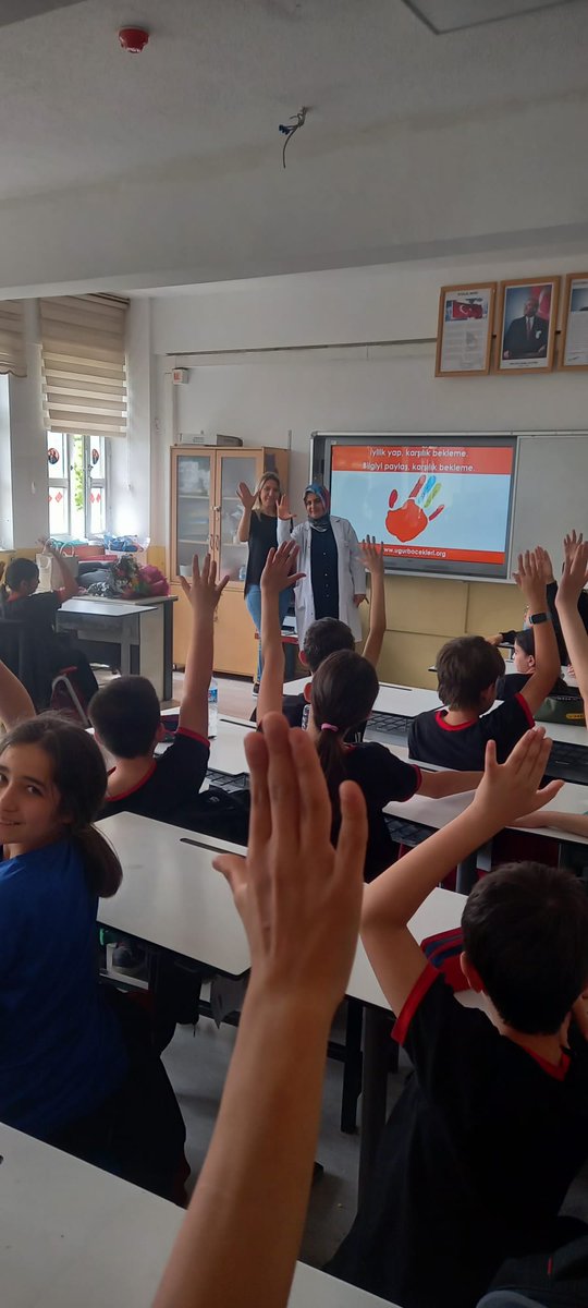 ugurbocekleri's tweet image. Sevgili Uğur Böceğimiz Meltem Telli, Şehit Mustafa Aslan Ortaokulu öğretmenlerinin davetiyle farklı günlerde, farklı sınıflara &quot;Kendi Hayatının Lideri Ol&quot; semineri verdi. Duyarlılıkla hem projelerimizdeki hem de verdiği seminerlerdeki katkılarından dolayı çok teşekkür ediyoruz.