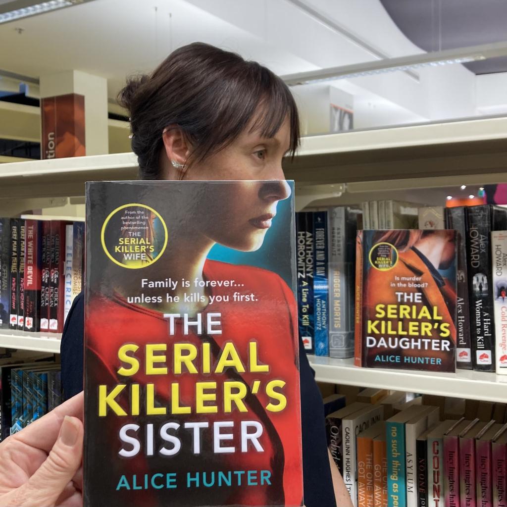 The Serial Killer's #bookfacefriday 📚