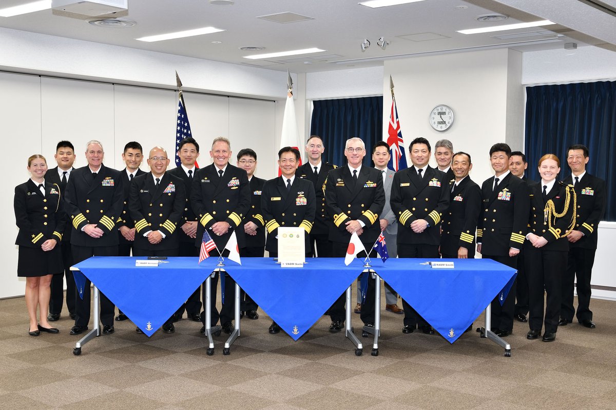 #AusNavy, @USNavy, and @JMSDF_SDF_ENG signed the first-ever Trilateral Information Warfare Working Group Memo which will enhance our working relationship with our partners and our joint capability. #StrongerTogether #YourADF @USPacificFleet
