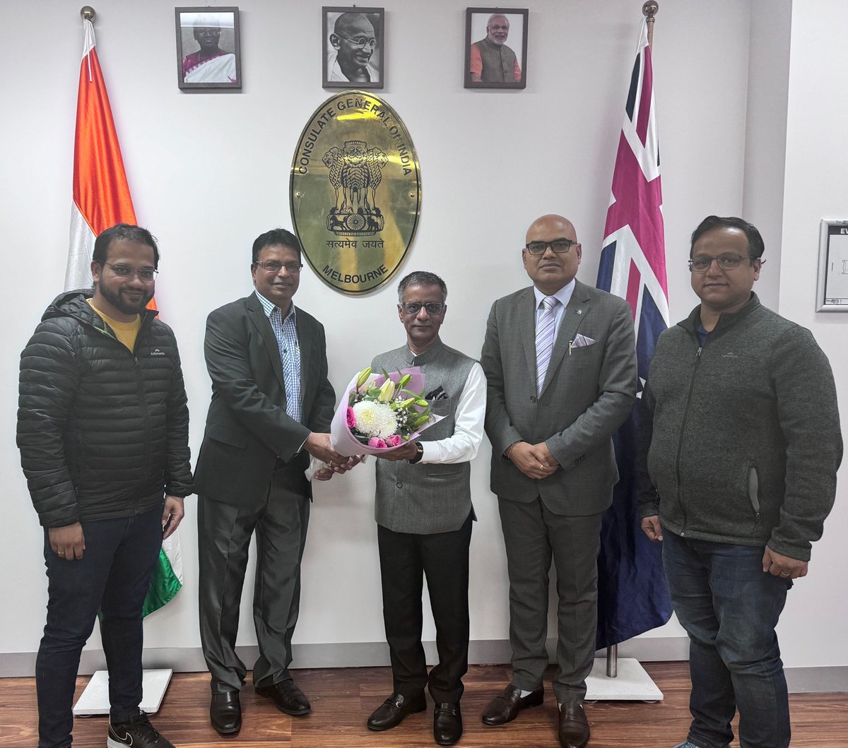 High Commissioner interacted with Indian community leaders. Matters related to the well being of diaspora were discussed. He appreciated their role in strengthening of 🇮🇳- 🇦🇺 ties.