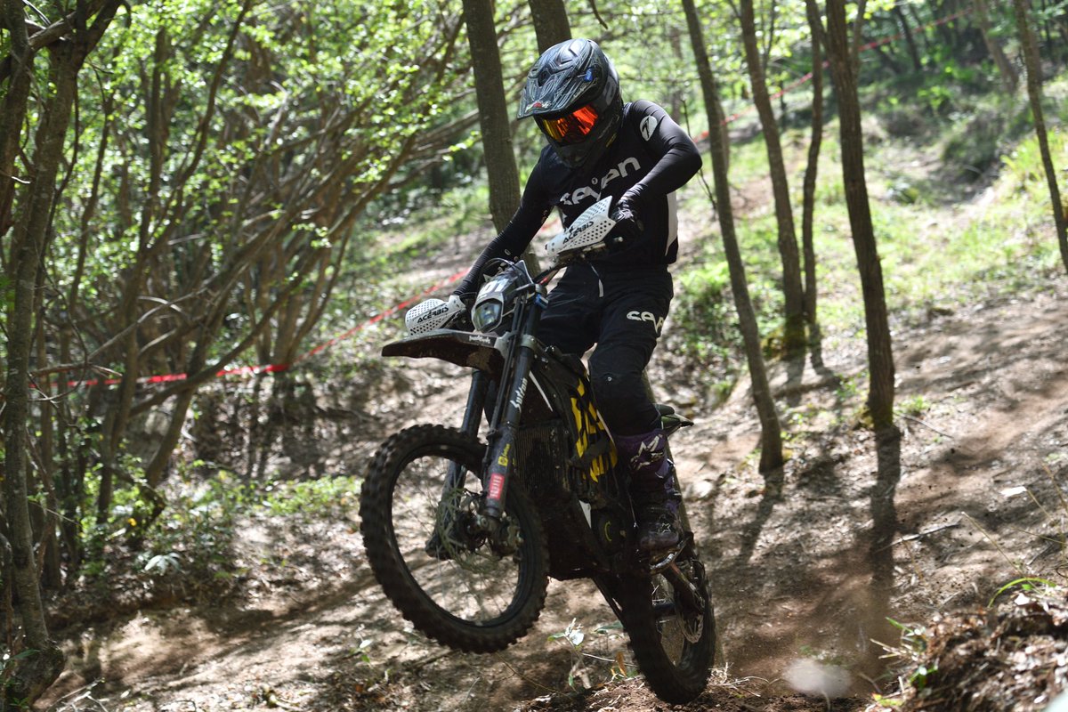 jonit_211's tweet image. ベスコンWEXガイア！！

楽しかったなぁ☺️
なんせガイアは連続マディだったからねぇ

#surron #ultrabee