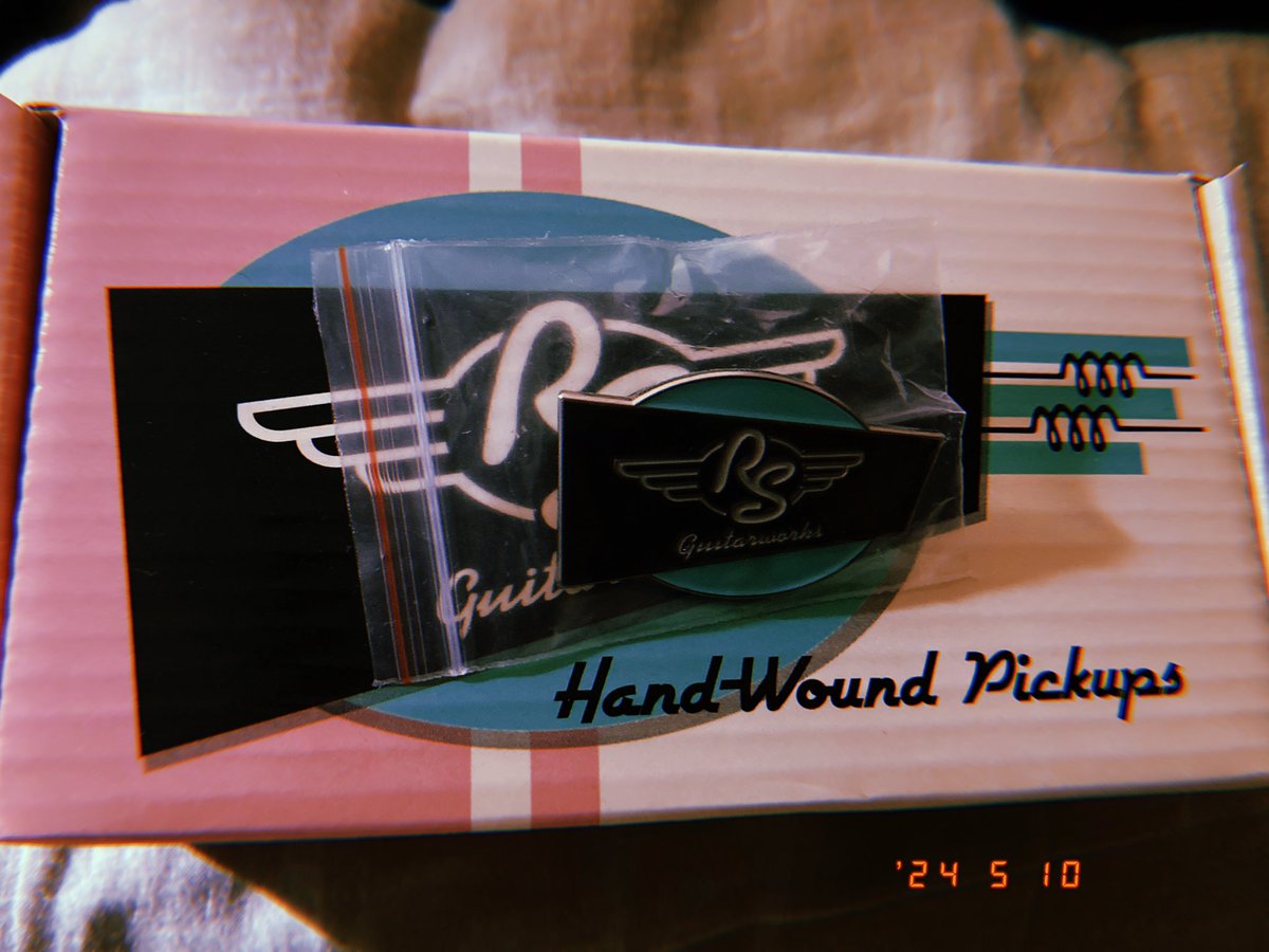 新しいピックアップを買いました
他にも欲しいパーツがあるのでコツコツ集めて交換しよう