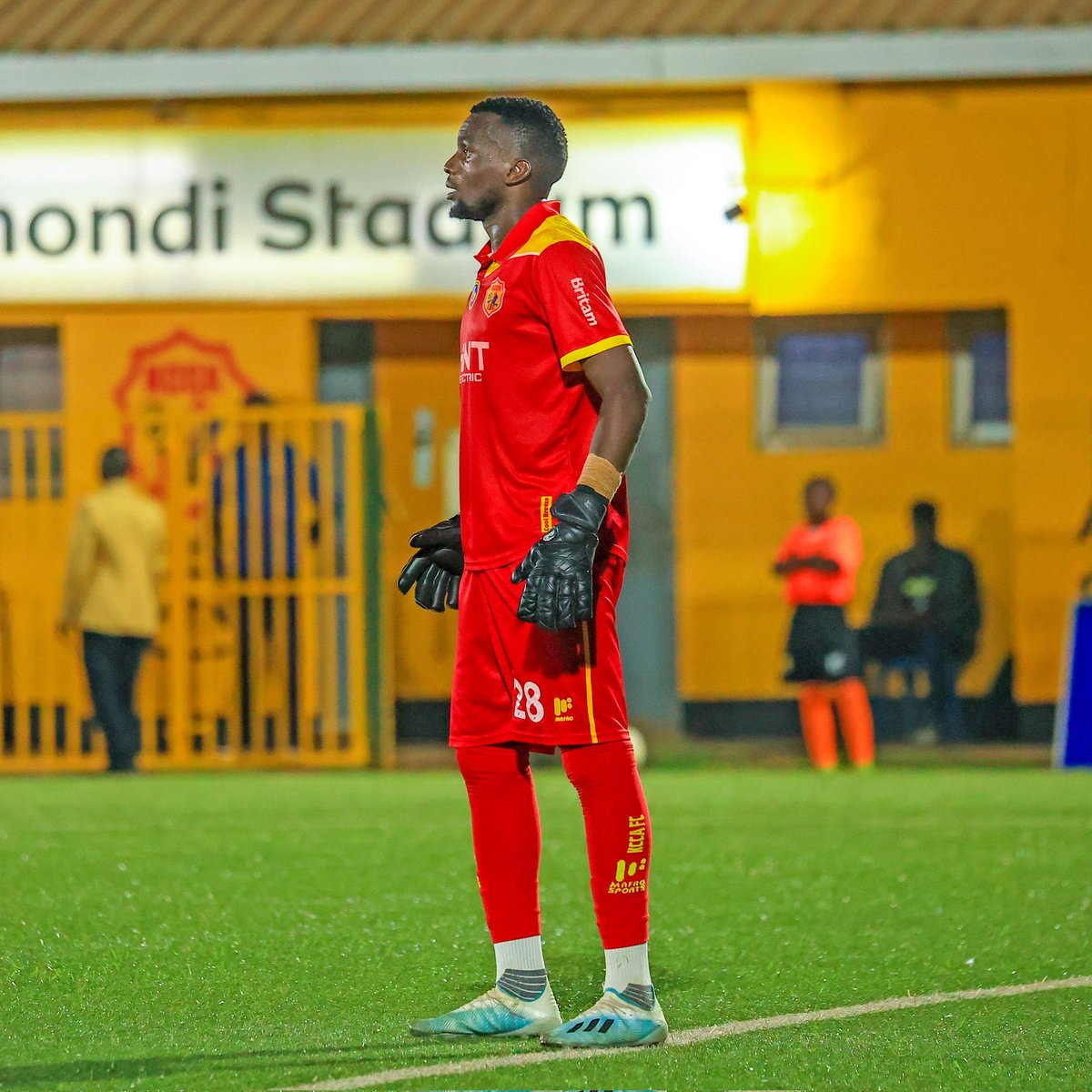 MAFRO_Sports's tweet photo. How's the view from the goal line? ⚽️ 

#GuardianOfTheNet #KeepingItSafe #NeverStop 

@mugolofa @KCCAFC https://t.co/Jdq8p9fDln