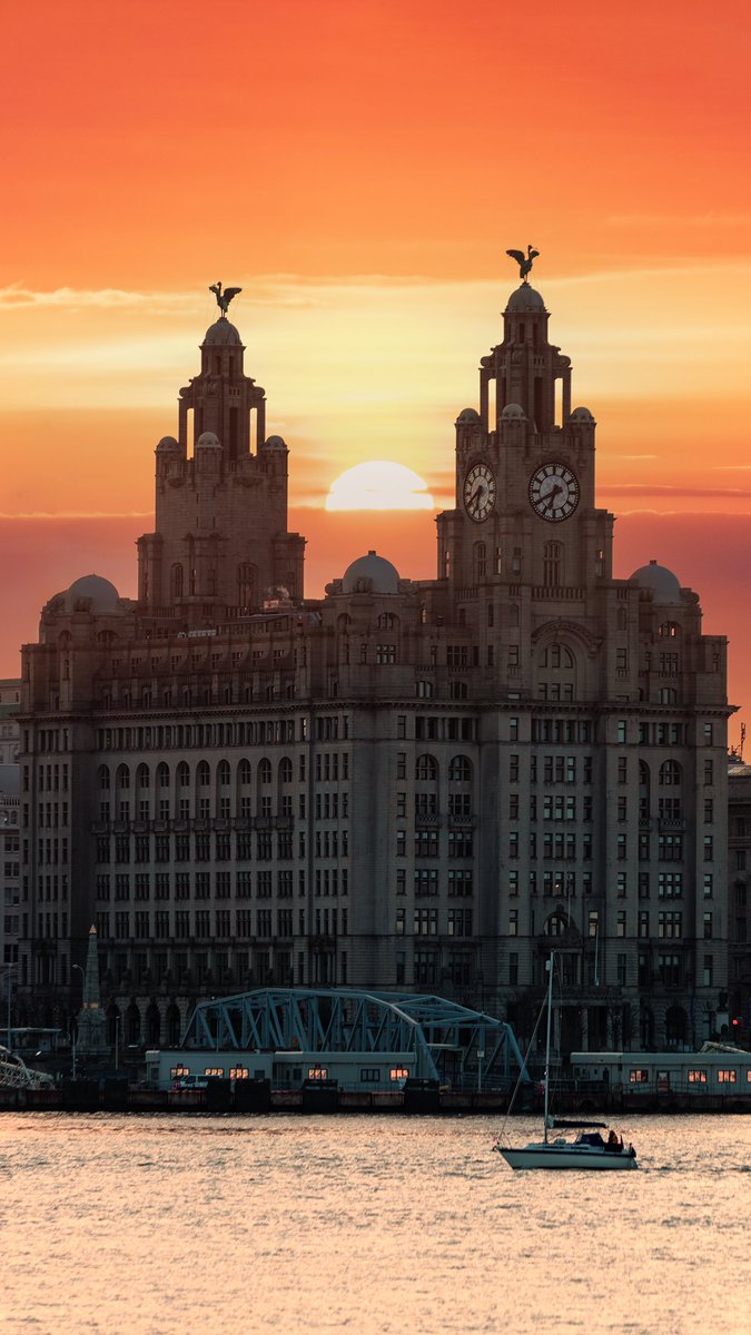 Good morning. What an amazing view this yachtsman is getting of the iconic #Liverpool waterfront.