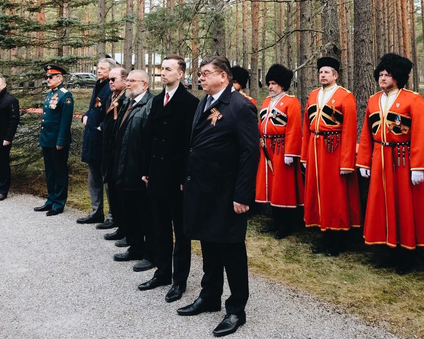 #BY80 Charge d'Affaires of #Belarus to Finland Sergei Sinkevich together with the Ambassador of Russia laid wreaths and flowers at the war memorial - mass grave on the Hanko Peninsula, Finland