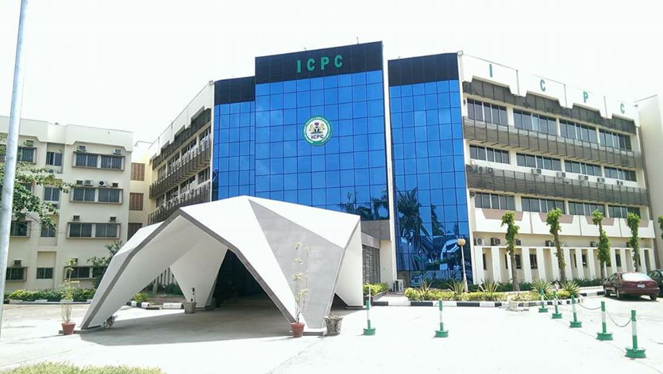 Staff of Abuja Metropolitan Management Council in ICPC net for Allegedly Laundering N135 million through Imprest Fraud

A public officer with the Federal Capital Territory Administration (FCTA) Umar Isa Gachi has been arraigned by the Independent Corrupt Practices and Other