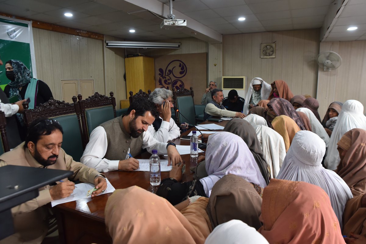 🇵🇰🇩🇪 working towards #InclusiveGovernance 200+ women participated in a Women Khuli Kacheri in #Peshawar to discuss their concerns & needs regarding #PublicServices. This initiative, supported by @BMZ_Bund, aims to empower #women to actively participate in #LocalGovernance 💪