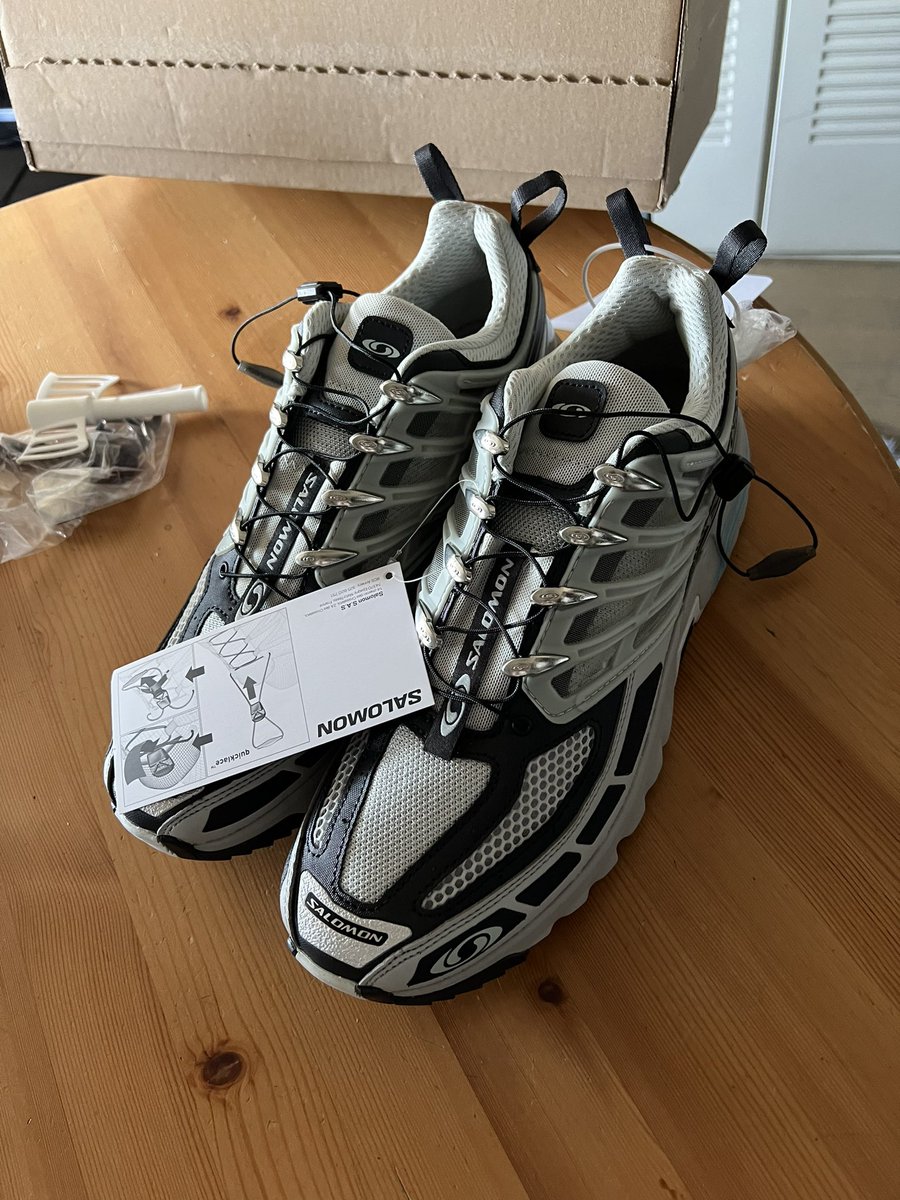liverrock_s's tweet photo. そうそう
最近スニーカー熱再燃しててね
息子のススメでこれ買いました
SALOMON ACS PRO
服飾系プロ息子ごいすー
抗がん剤副作用で常時足が痛い僕でも
無茶苦茶履きやすい
足幅広ワンサイズ大きめジャストでした
息子ブラック持ってるから借ります
#salomon
#acspro https://t.co/AkGjdk5xPh