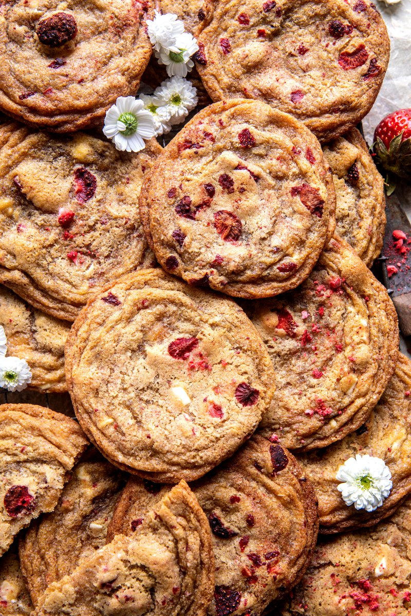 New! Strawberries and Cream Cookies. Slightly crisp on the edges yet soft and chewy in the center with chunks of white chocolate. They're SO DELICIOUS. halfbakedharvest.com/strawberries-a…