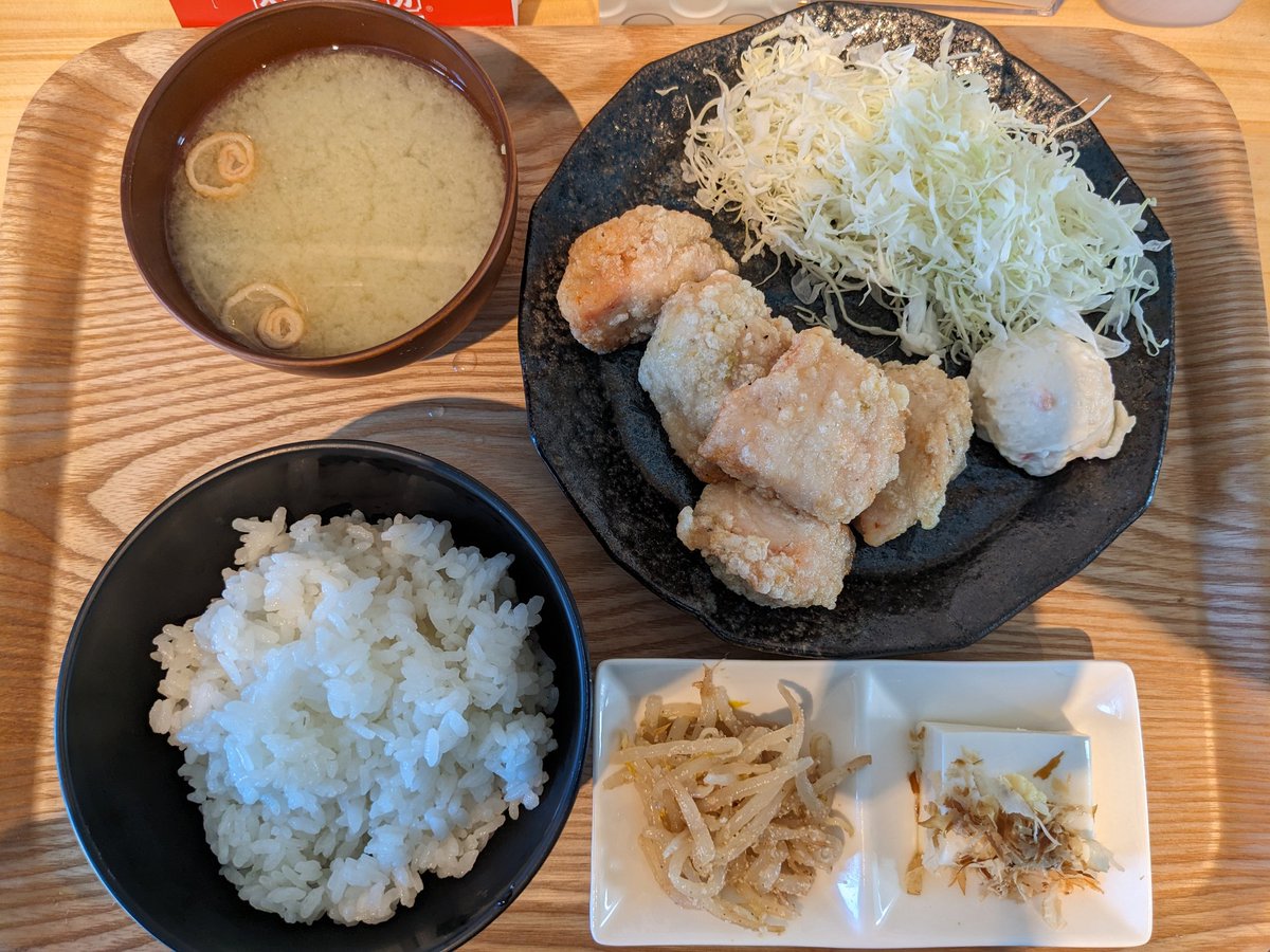 Ogawa_TM's tweet image. 車のメンテついでに噂の唐揚げアイドルのお店で腹ごしらえw🍚😋

#ジョニーのからあげ門真店
#TEN6