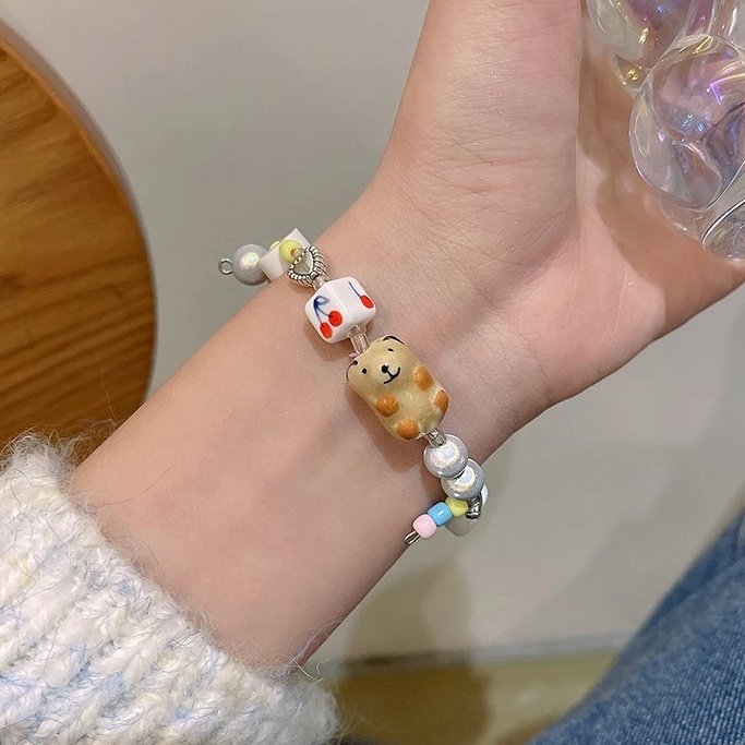 Cute bracelets on shopee ⋆.ೃ࿔*:･

A threadㅡ
