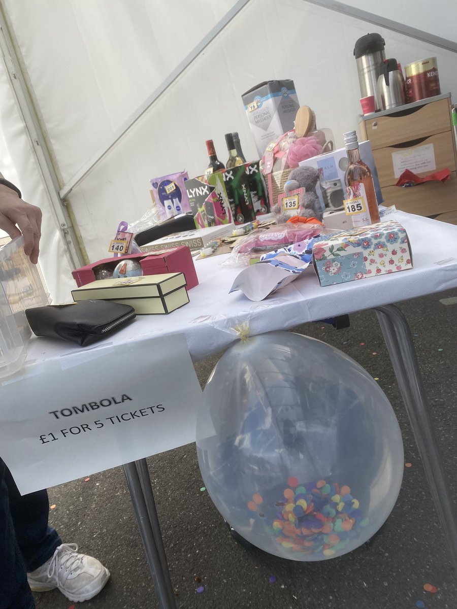 Great Cake/Samosa Sale and Tombola yesterday! We raised an incredible £300! This is going towards recliner chairs for our patients ❤️
Thanks to all that came and donated/ baked/ helped out! 
<a href="/FionaStyles10/">Fiona Styles</a> <a href="/seniorsisbecky/">Becky</a> <a href="/GroganMandy/">Mandy Grogan QN 💙</a> <a href="/UHDBTrust/">University Hospitals of Derby and Burton NHS FT</a>