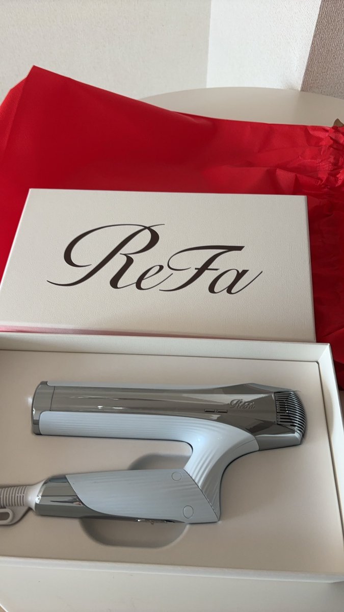 リファのドライヤー使いだしてから、髪サラサラ纏まり良くなった🥰
風力すごいけどオシャレなデザインで軽めだから良き🤍