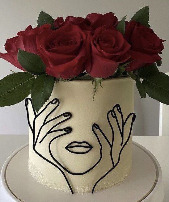 Instant cake glam 🌺 our silhouette topper & your favourite blooms 🌺 #cake #cakedecorating #roses #rose #glam #etsy #earlybiz bloominprettyflowers.etsy.com/listing/142971…