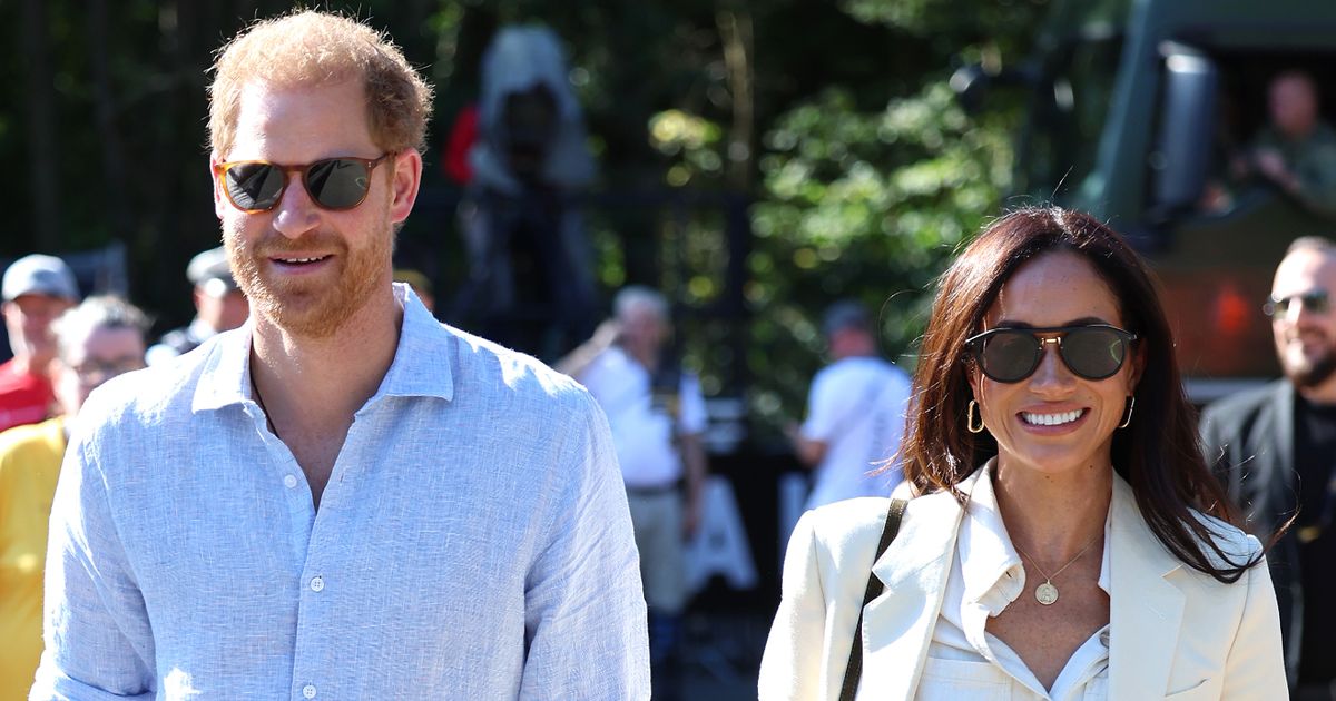 Prince Harry reunites with Meghan Markle as they land in Nigeria. mirror.co.uk/3am/us-celebri…