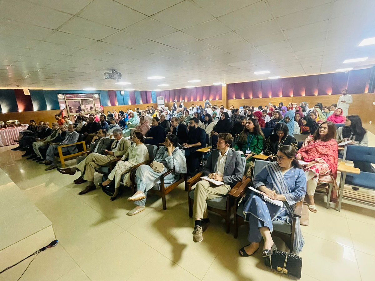 gihdofficial's tweet photo. New! The @beinginitiative's latest report delves into the top drivers of youth #mentalhealth in #Pakistan, #Colombia, #Ecuador, #Egypt, #Ghana, #India, #Indonesia, #Morocco, #Romania, #Senegal, #SierraLeone, #Tanzania, and #Vietnam
#youthmentalhealth #happeningnow https://t.co/9rzUNie0tz