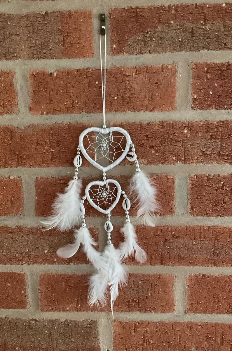 Embrace peaceful nights & positive vibes with our exquisite Dreamcatcher! Handcrafted with love, it's more than just decor - it's a portal to serene slumbers & beautiful dreams. #EarlyBiz #MHHSBD blcuriosities.etsy.com/listing/151047…