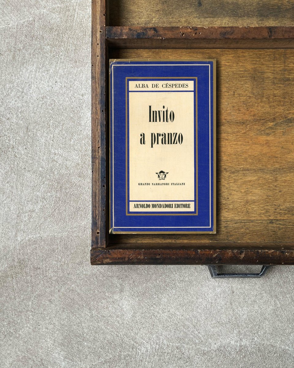 La prossima uscita nella nostra collana Biblioteca sarà “Invito a pranzo” di #albadecespedes, raccolta di racconti pubblicata nel 1955 da Mondadori e che, insieme al romanzo breve 'Prima e dopo', rappresenta l’ultima tappa di un lungo processo compositivo. 
#nuoveuscitelibri 🦊